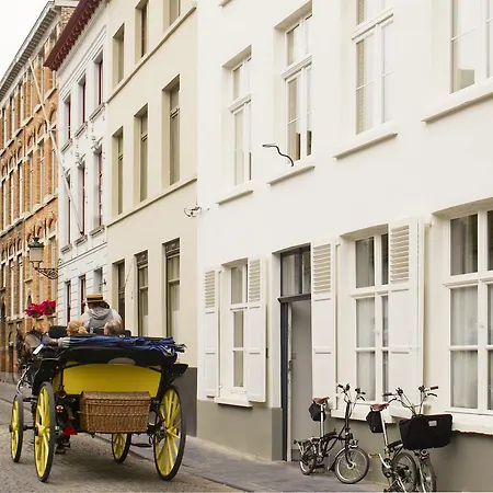 Bed and Breakfast Alphabet - Luxury And Art Gallery